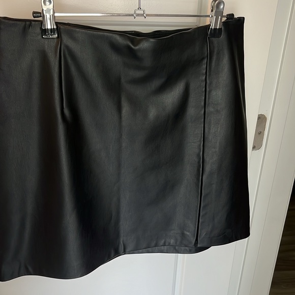 Faux leather mini skirt with slit. Dynamite. Size Large. Like new. - Picture 4 of 5